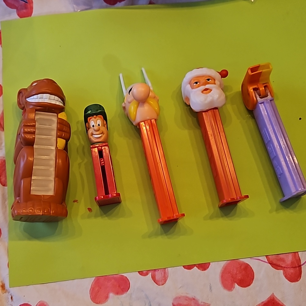 Lot of 5 pez dispensers